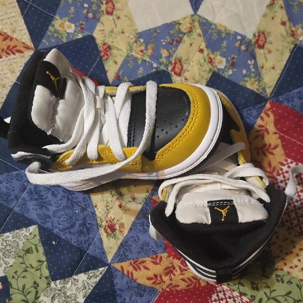 Jordan Kids' Black and Yellow Sneakers